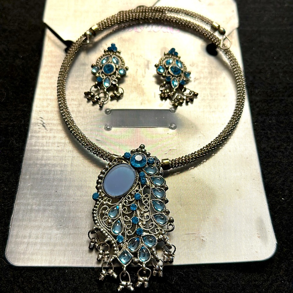 Choker necklace with matching earrings